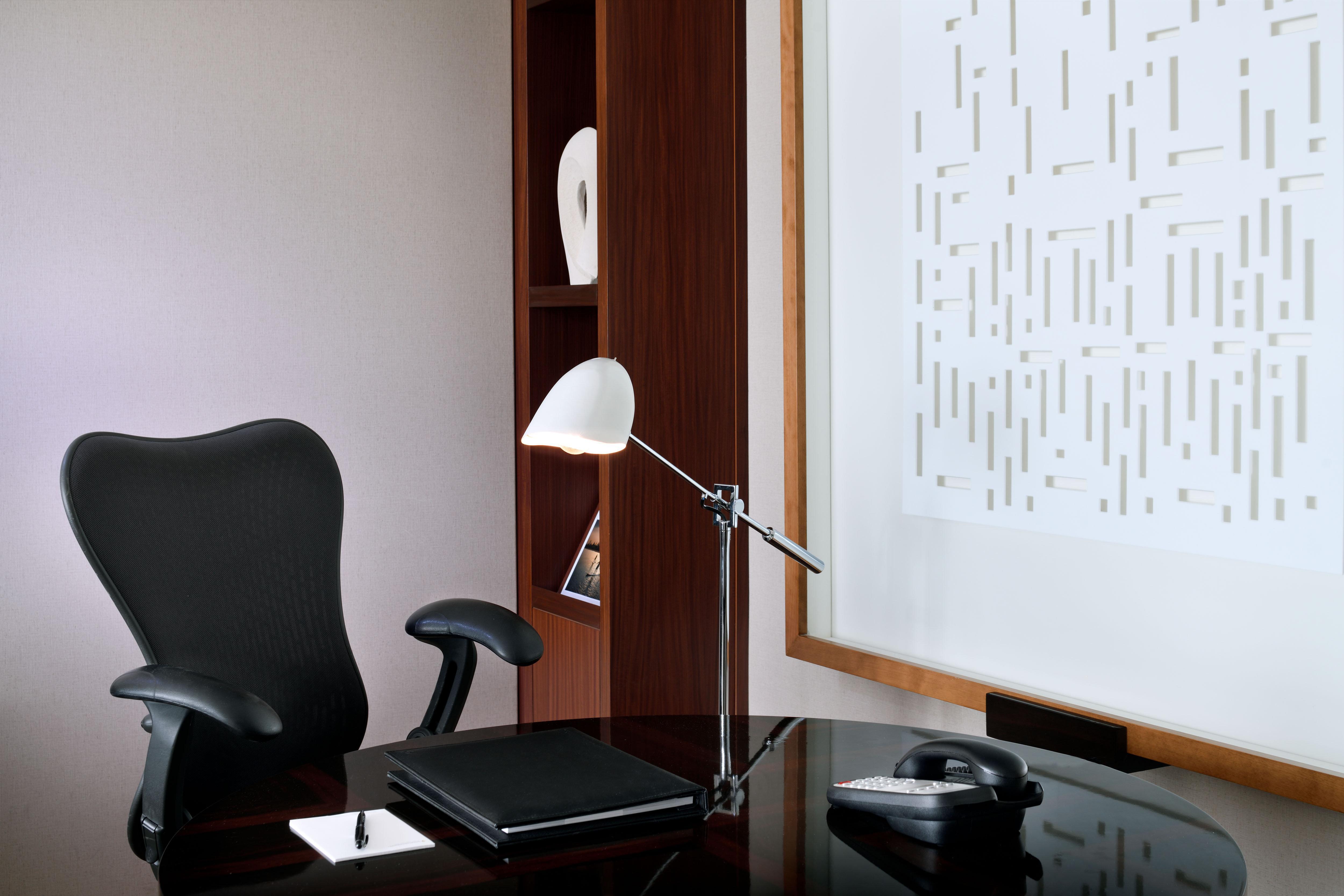 Intercontinental Dubai Festival City By Ihg Ngoại thất bức ảnh A modern office