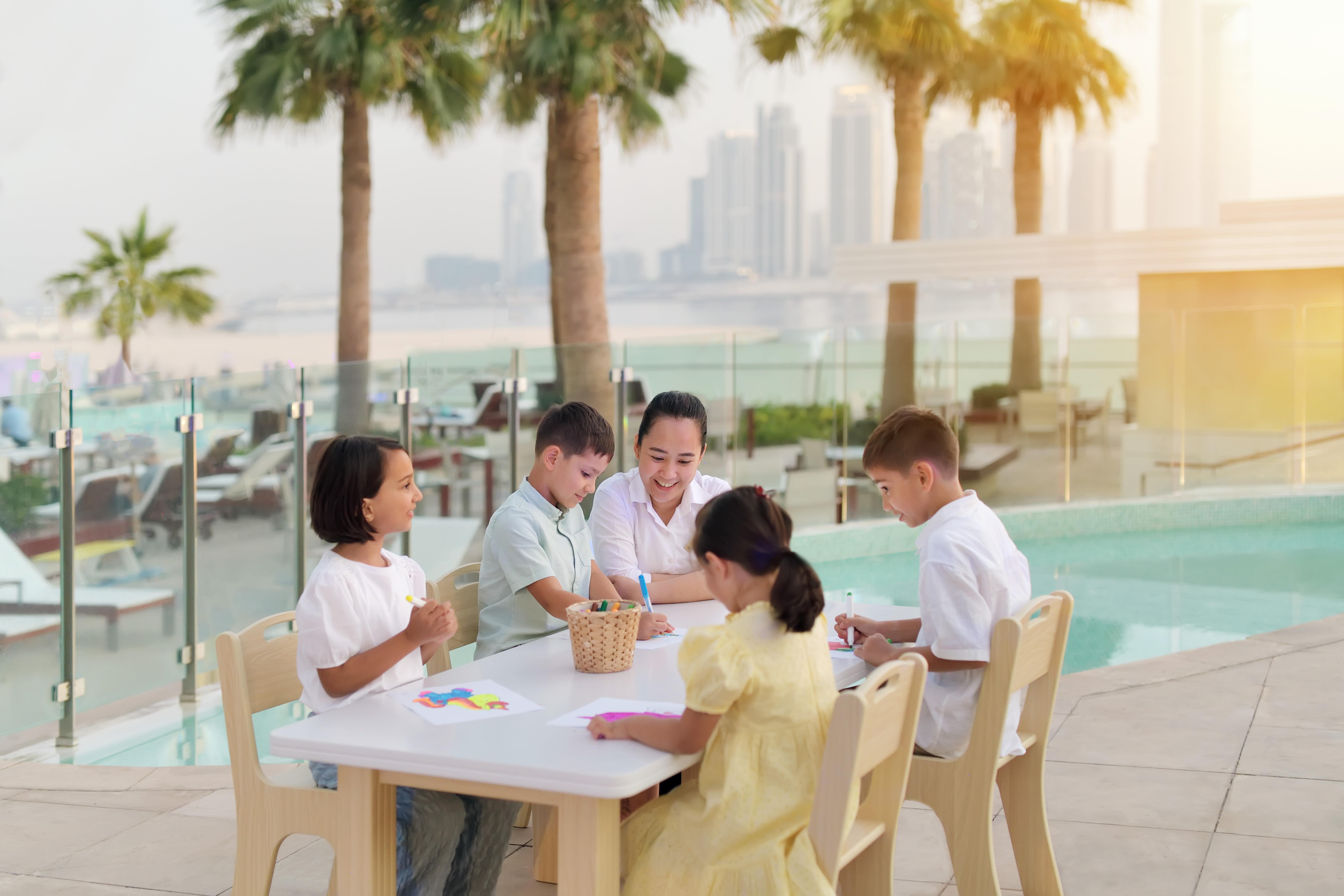 Intercontinental Dubai Festival City By Ihg Ngoại thất bức ảnh Raffles International School Dubai