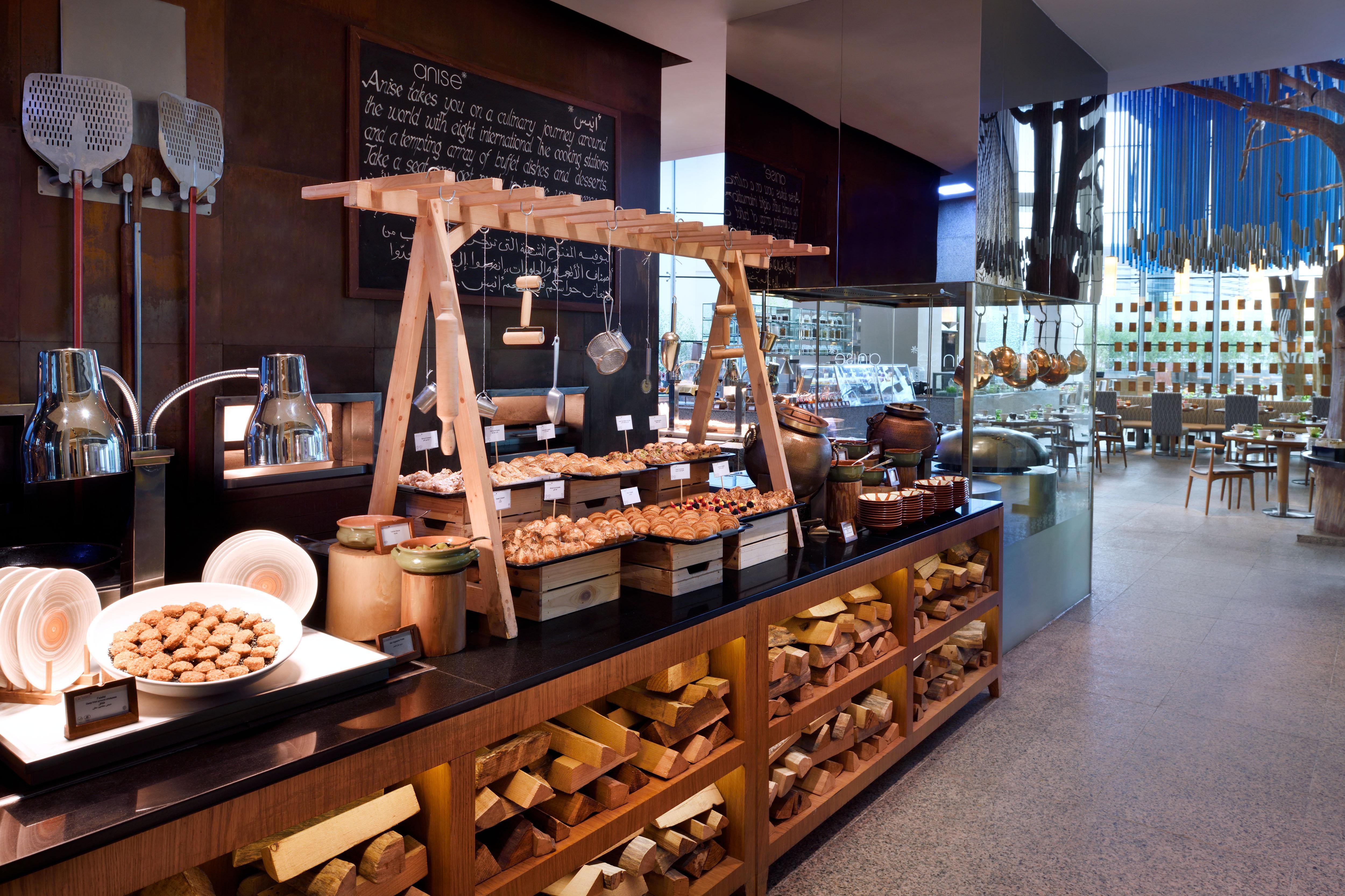 Intercontinental Dubai Festival City By Ihg Ngoại thất bức ảnh The buffet at the hotel