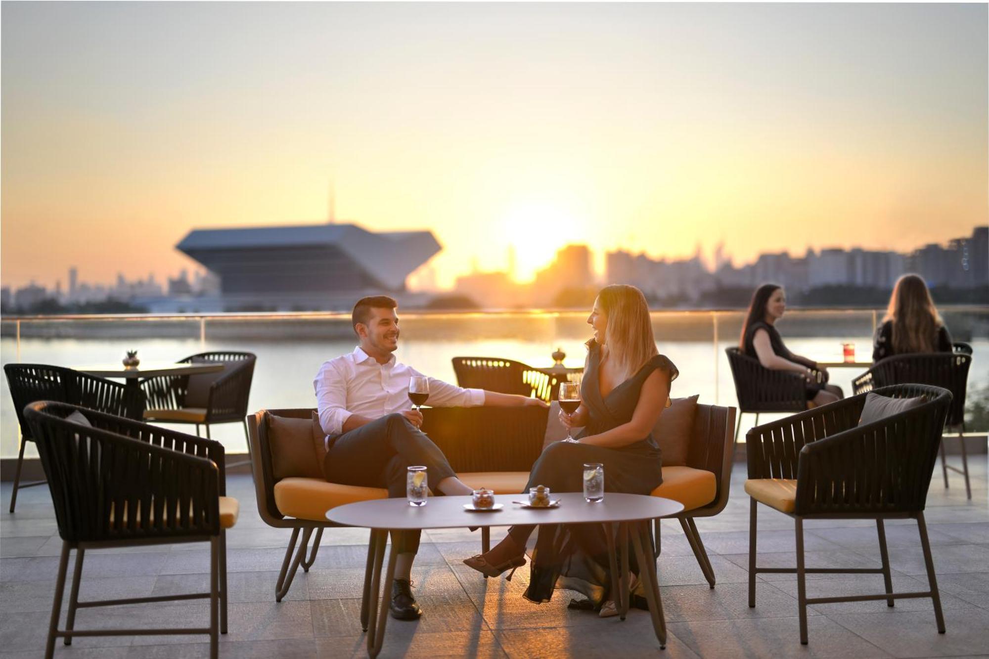 Intercontinental Dubai Festival City By Ihg Ngoại thất bức ảnh View from the rooftop bar